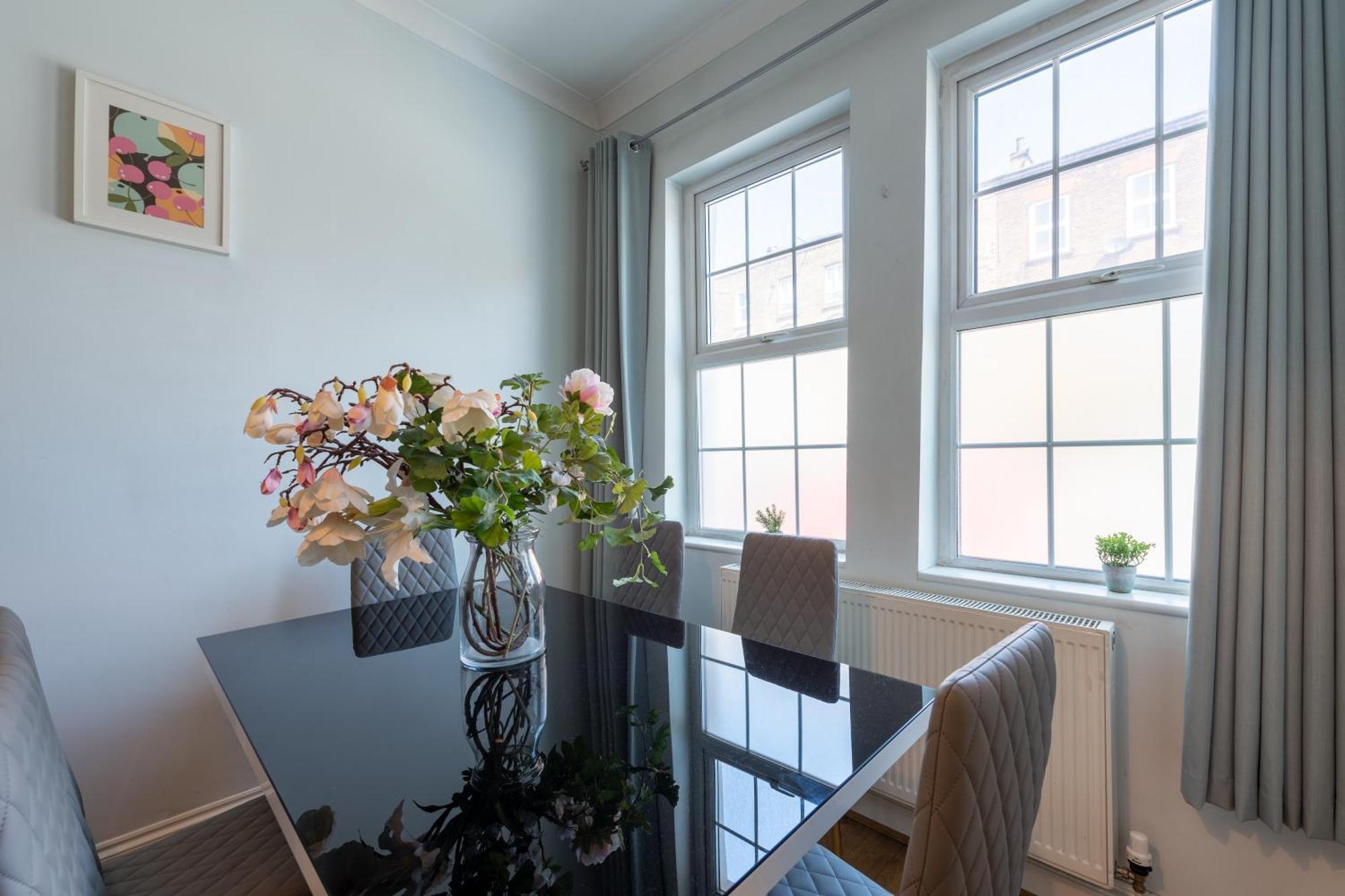 Spacious Comfy 2Br Flat Londra Exterior foto