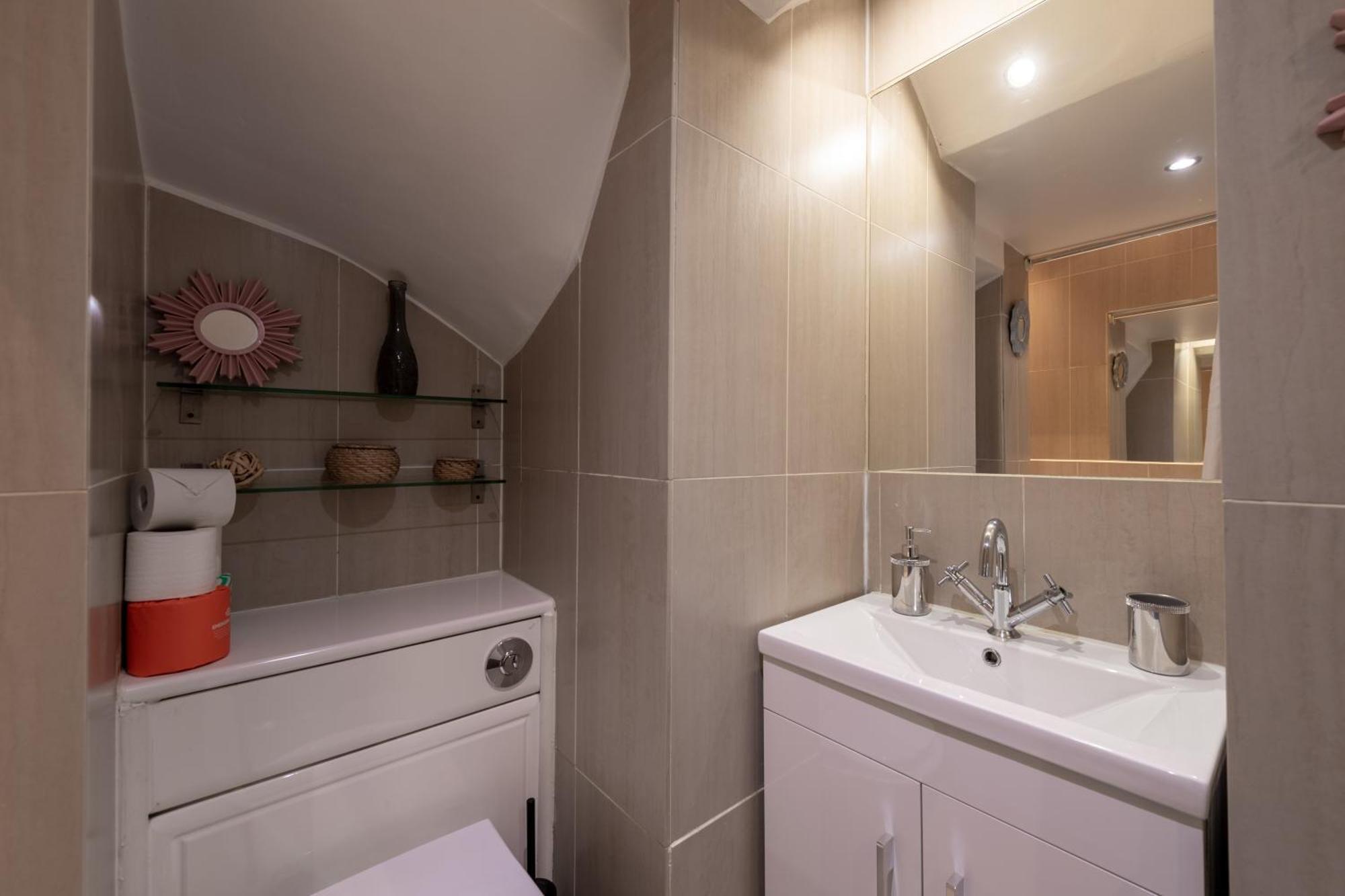 Spacious Comfy 2Br Flat Londra Exterior foto